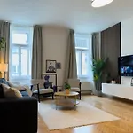 100m2 Wenceslas Comfort, 3bdr With Netflix *