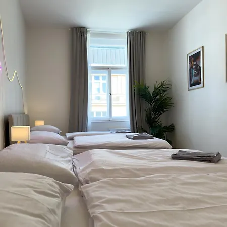 100m2 Wenceslas Comfort, 3bdr With Netflix アパート *