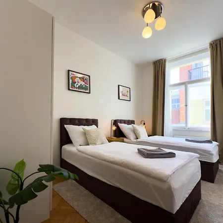100m2 Wenceslas Comfort, 3bdr With Netflix アパート