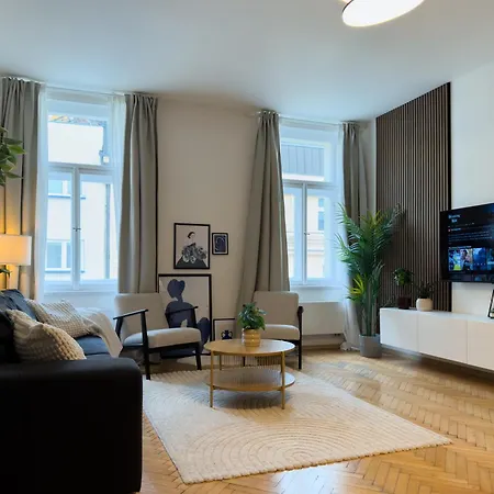 100m2 Wenceslas Comfort, 3bdr With Netflix *