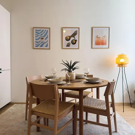 100m2 Wenceslas Comfort, 3bdr With Netflix Apartamento *