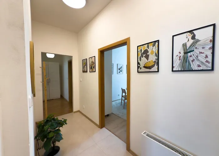 Lägenhet 100m2 Wenceslas Comfort, 3bdr With Netflix