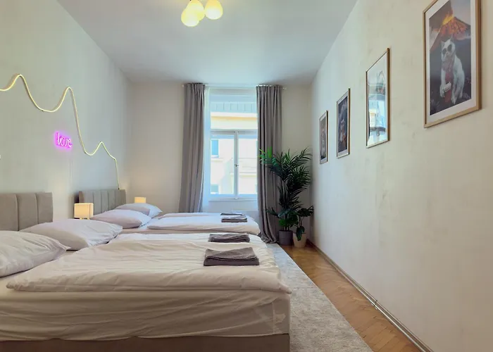 Lägenhet 100m2 Wenceslas Comfort, 3bdr With Netflix