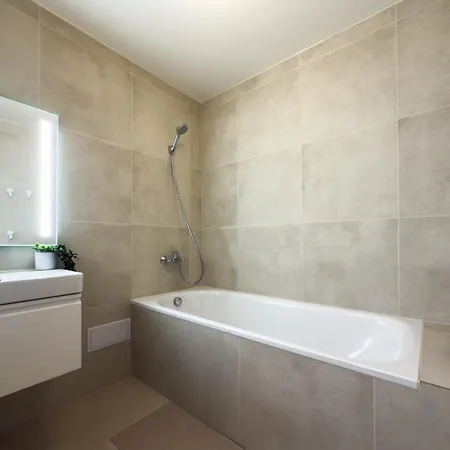 100m2 Wenceslas Comfort, 3bdr With Netflix